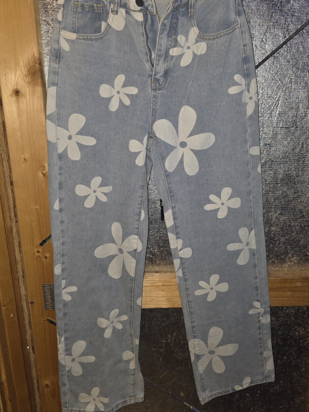 SHEIN Light Blue Straight-Leg Jeans with White Floral Print